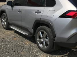 Боковые пороги площадки из алюминия Allmond Grey для Toyota Rav 4 2019+ Erkul