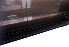 Боковые пороги площадки из алюминия Allmond Black для Volkswagen Amarok 2010-2016