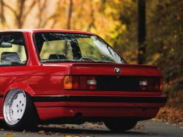 Спойлер на багажник для BMW 3 E30 1982-1990 реплика оригинала