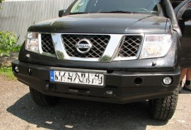 Передний силовой бампер на Nissan Navara D40 2005-2010