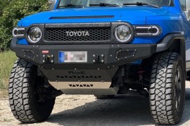 Силовой передний бампер на Toyota FJ Cruiser 2006-2022