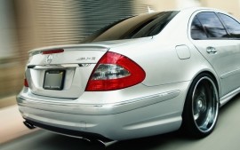 Спойлер задній на багажник Mercedes E W211 2002-2009 в стилі AMG AOM Tuning