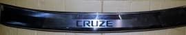 Хром накладка на задний бампер из нержавейки для Chevrolet Cruze hatchback 2011-2012 с загибом и надписью