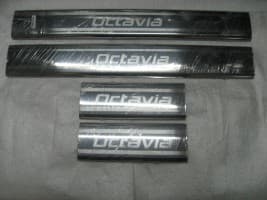 Хром накладки на внутренние пороги из нержавейки на пластик на Skoda Octavia A5 2004-2009 Omcarlin