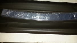 Хром накладка на задний бампер из нержавейки для Skoda Octavia A7 2013-2020 с надписью ровная  