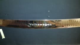 Хром накладка на задний бампер из нержавейки для Volkswagen T4 1990-2003 с загибом и надписью 