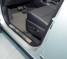 Хром накладки на внутренние пороги НатаНика PREMIUM для Toyota RAV4 2013-2015