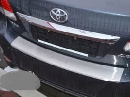 Хром накладка на бампер с загибом НатаНика PREMIUM для Toyota Avensis III FL 4D 2011-2015