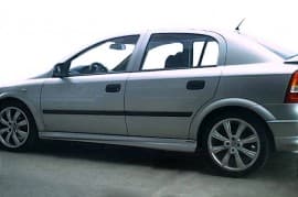 Боковые пороги (под покраску) на Opel Astra G classic HB 1998-2012