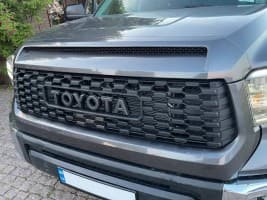 Передняя решетка тип-2 на Toyota Tundra 2014+