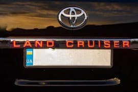 Планка над номером LED на Toyota Land Cruiser 200 2015-2019