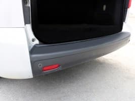 Накладка на задний бампер EuroCap из ABS-пластика для Opel Vivaro 2017+ Накладка на бампер на Опель Виваро длин.база