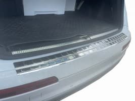 Хром накладка на задний бампер Carmos из нержавейки для Audi Q7 2020+ Хром порог на Ауди Q7 Carmos