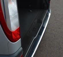 Хром накладка на задний бампер Carmos V2 из нержавейки для Mercedes Viano 2004-2010 Хром порог на Мерседес Виано с загибом