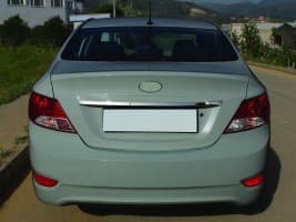 Хром накладка над номером Carmos из нержавейки для Hyundai Accent Solaris 2011-2017 Планка над номером на Хюндай Акцент Солярис