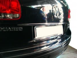 Хром накладка над номером Carmos из нержавейки для Volkswagen Golf Plus 2004-2009 Планка на Фольксваген Гольф Плюс