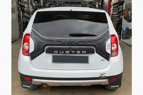 DD-T24 Пластиковая накладка на крышку багажника на Dacia Duster 2010-2018 - Картинка 1