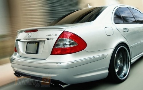 AOM Tuning Спойлер задній на багажник Mercedes E W211 2002-2009 в стилі AMG - Зображення 1