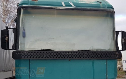 GIB Защитная накладка черная на ветровое стекло (балкон) black для Renault MAGNUM 2006-2013 - Картинка 2