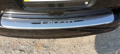 Omcarlin Хром накладка на задний бампер для Chevrolet Lacetti SW 2002-2013 c загибом и с надписью - Картинка 1