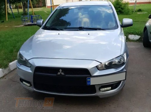 DD-T24 Подставка под номер (пластик) на Mitsubishi Lancer 10 2007-2018 (под покраску) - Картинка 1