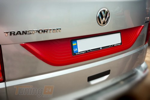 DD-T24 Пластиковая накладка на крышку багажника (Красная) на Volkswagen T6 2015+ - Картинка 3