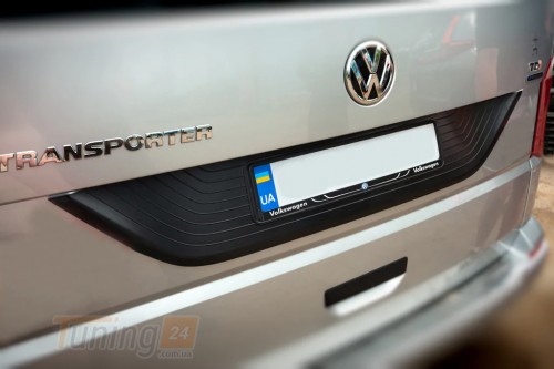 DD-T24 Пластиковая накладка на крышку багажника (Черная) на Volkswagen T6 2015+ - Картинка 3